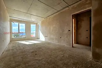 Тристаен апартамент в кв. Владислав Варненчик с паркинг