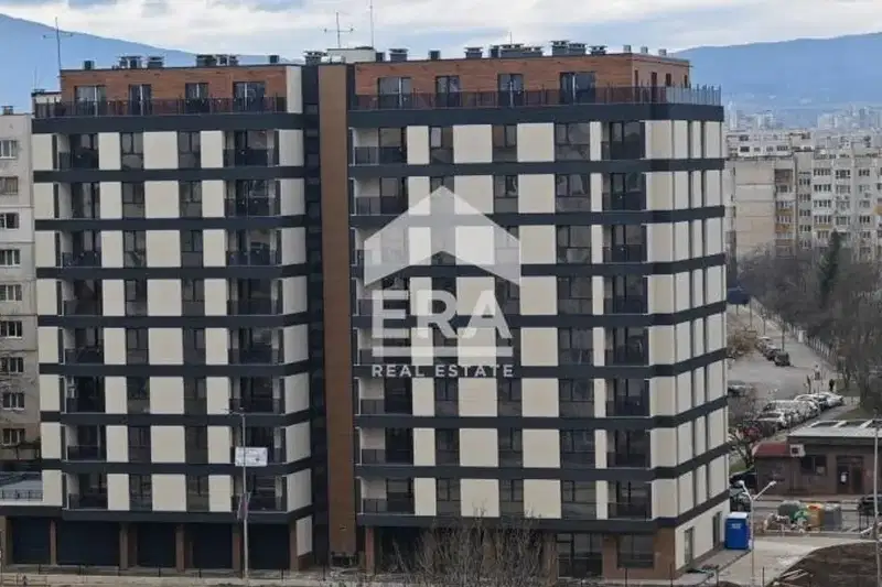 Тристаен апартамент в София, Връбница 1