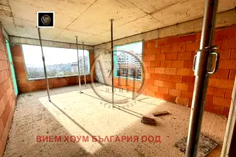 Тристаен апартамент с югозападно изложение във Възраждане 1, Варна