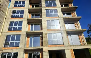 Тристаен апартамент с югоизточно изложение в кв. Възраждане 2, Варна