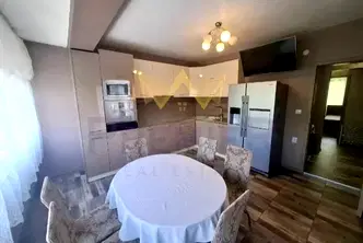 Тристаен апартамент в Бургас, Възраждане