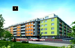 Мансарден тристаен апартамент с покривна тераса в Южен, Пловдив