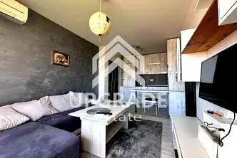 Тристаен апартамент с балкон и мазе в кв. Южен, Пловдив