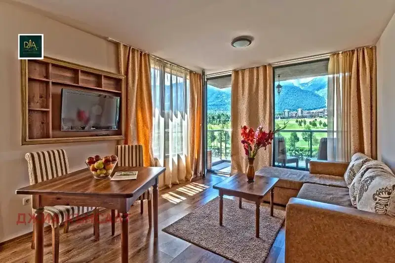 Three-room apartment with golf course view in Bansko