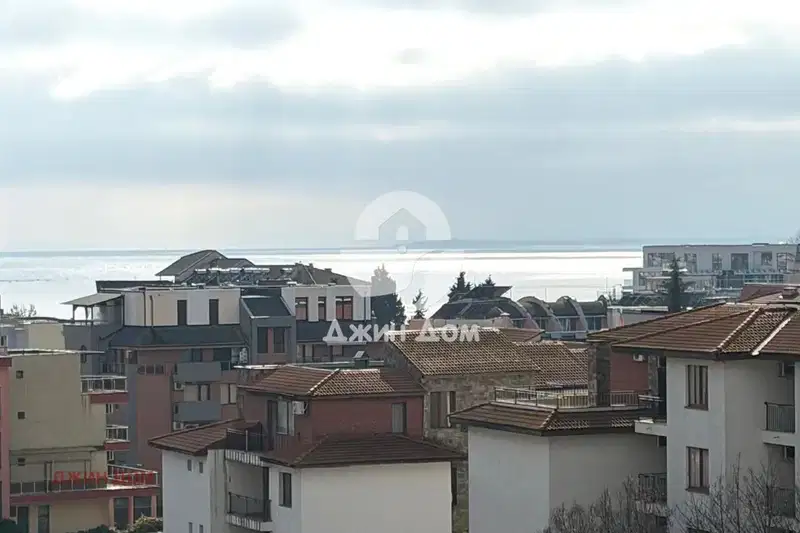 Тристаен апартамент в Бургас, Несебър