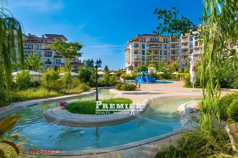 Тристаен апартамент в Бургас, Несебър