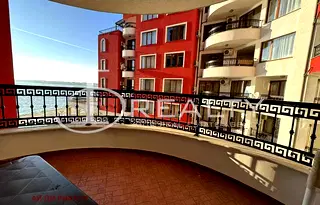 Тристаен апартамент в Бургас, Несебър