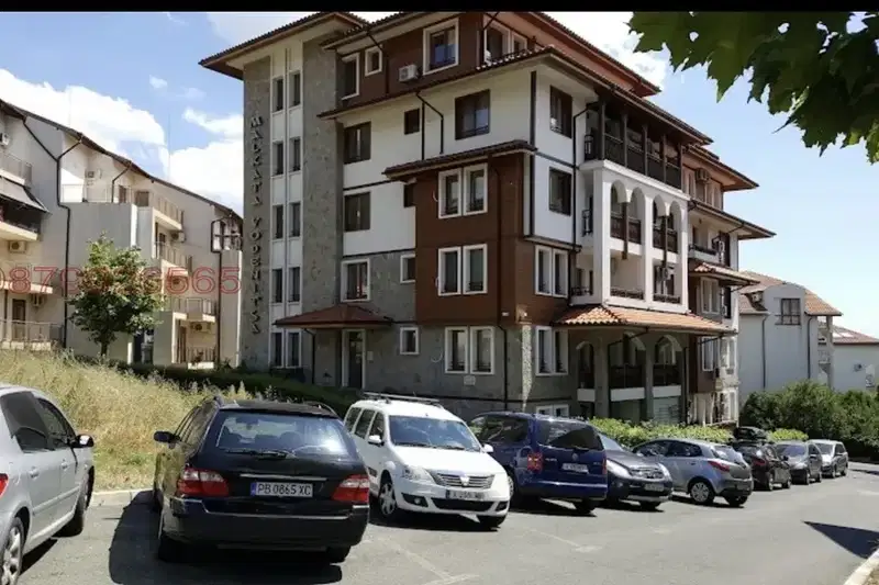 3-стаен апартамент с тераса в Свети Влас, близо до Марина Диневи