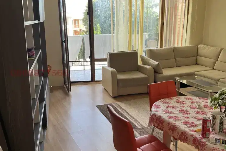 Three-room apartment with two terraces in the Elenite resort