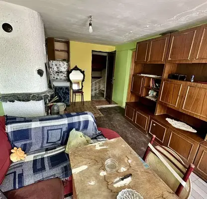 Снимка 2 — Тристаен апартамент в Ловеч, Троян