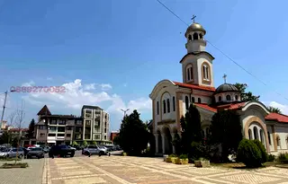 Тристаен апартамент в София, Елин Пелин