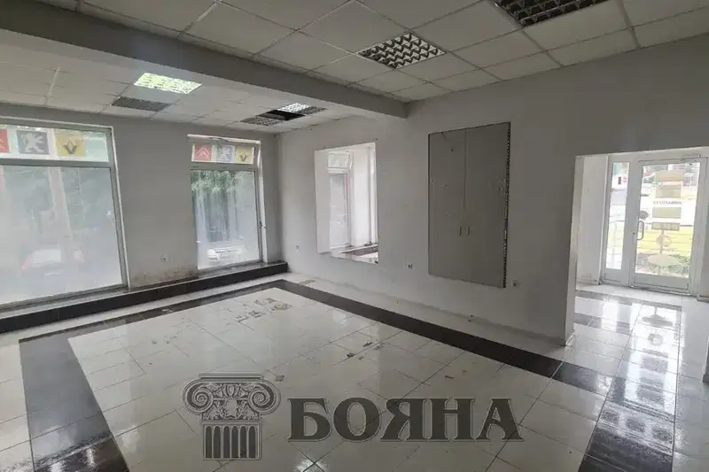 Магазин в Русе, Широк център