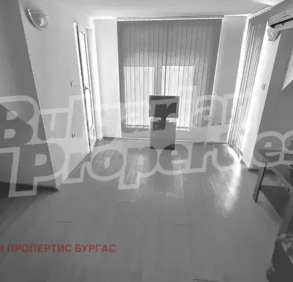 Снимка 3 — Едностаен апартамент в Център Бургас с тераса