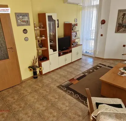Снимка 2 — Тристаен апартамент с 2 тераси в Центъра на Бургас