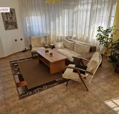 Снимка 3 — Тристаен апартамент с 2 тераси в Центъра на Бургас
