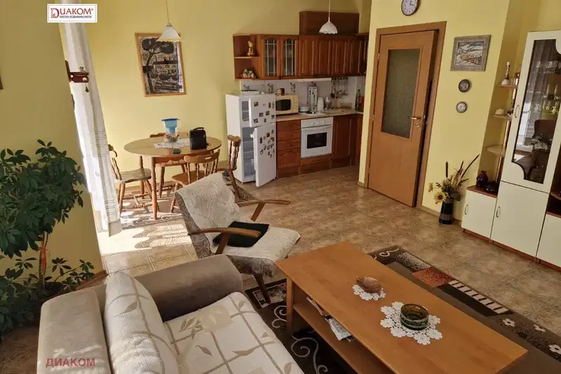 3-bedroom apartment in Burgas, Centyr