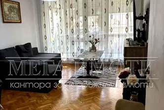 Тристаен апартамент на първи етаж в Центъра на Бургас с тераса
