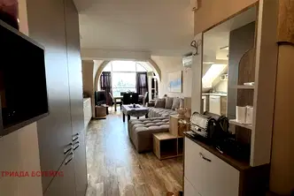 Тристаен апартамент в Бургас, Център