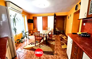 Просторен 4-стаен апартамент с 2 тераси в Центъра на Бургас