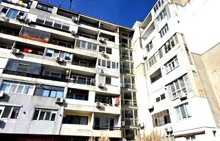 Просторен 4-стаен апартамент в Изгрев, Бургас с две отделни части