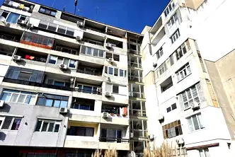 Просторен 4-стаен апартамент в Изгрев, Бургас с две отделни части