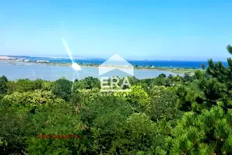 Просторен 3-стаен апартамент с гледка към морето в Лазур, Бургас