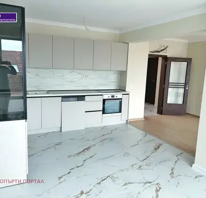 Снимка 3 — Просторен 3-стаен апартамент с панорамна тераса в Лазур, Бургас