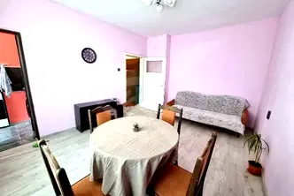 Тристаен апартамент с тераса в Лазур, Бургас