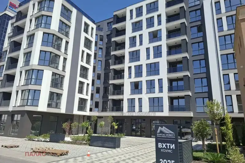 Четиристаен апартамент с тераса в Мадика, Бургас