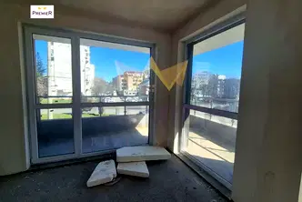 Тристаен апартамент с балкон в Меден рудник - зона В, Бургас