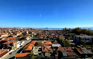 Тристаен апартамент с две тераси в кв. Победа, Бургас