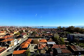 Тристаен апартамент с две тераси в кв. Победа, Бургас