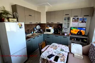 Тристаен апартамент в Бургас, Победа