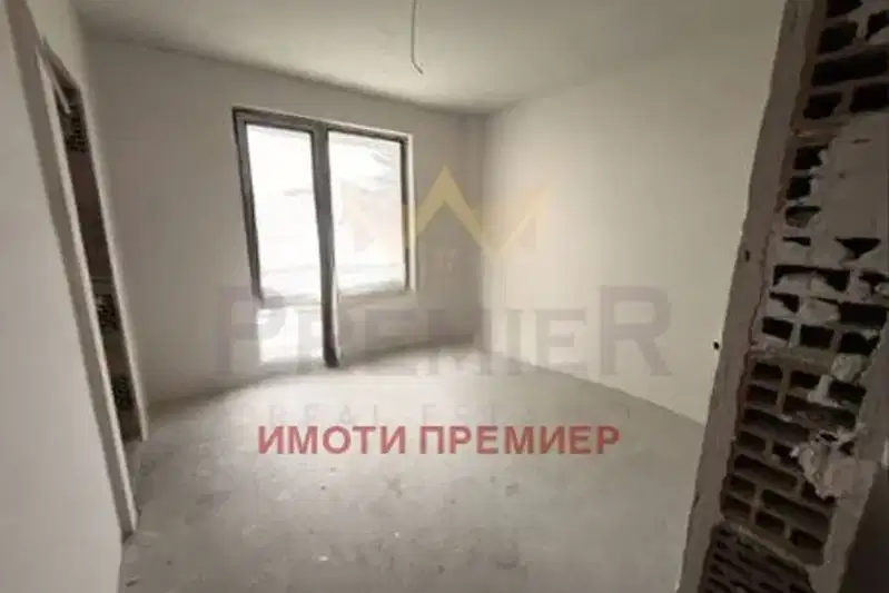 Просторен 3-стаен апартамент в Сарафово, Бургас с паркинг