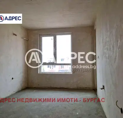 Снимка 2 — Тристаен апартамент в Сарафово с модерна архитектура