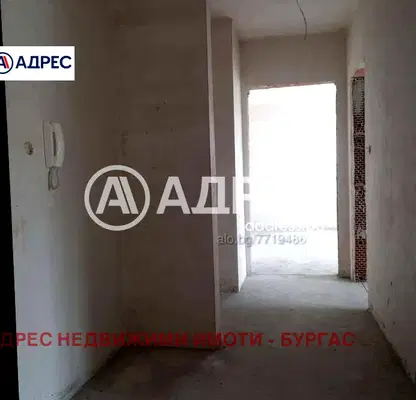 Снимка 5 — Тристаен апартамент в Сарафово с модерна архитектура