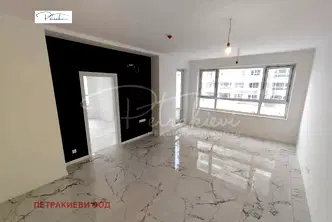 Двустаен апартамент с тераса в Славейков, Бургас