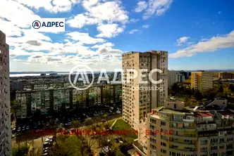 Двустаен апартамент с таванско помещение в Славейков, Бургас