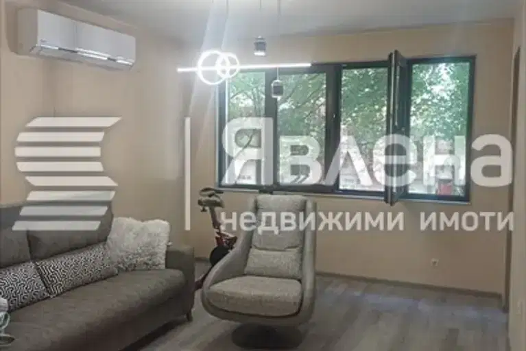 Двустаен апартамент с тераса и камина в Възраждане, Бургас