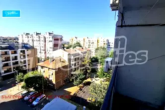 Многостаен апартамент с 4 балкона в кв. Възраждане, Бургас