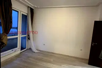 Просторен 3-стаен апартамент с тераса в центъра на Бургас, Възраждане