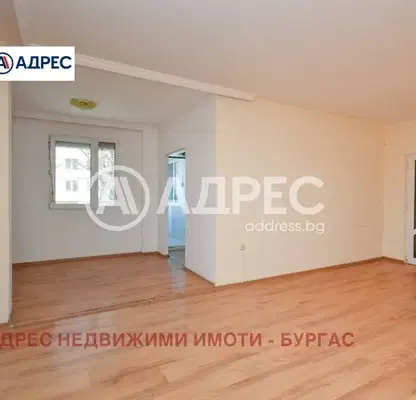 Снимка 2 — Многостаен апартамент в Бургас, Зорница
