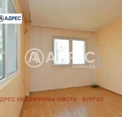 Снимка 5 — Многостаен апартамент в Бургас, Зорница