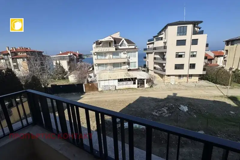 Тристаен апартамент в Бургас, Царево