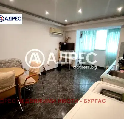 Снимка 3 — Тристаен апартамент в Царево с централно разположение