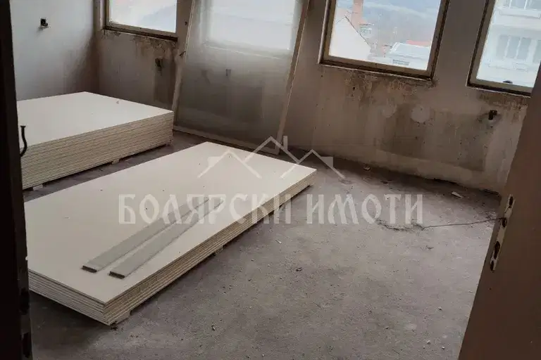 апартамент във Велико Търново, Дебелец