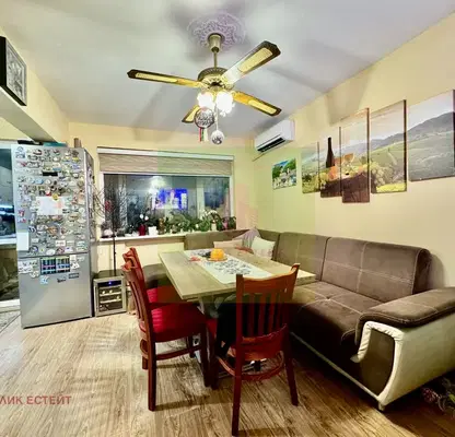 Photo 2 — 3-bedroom apartment in Dobrich, Centyr