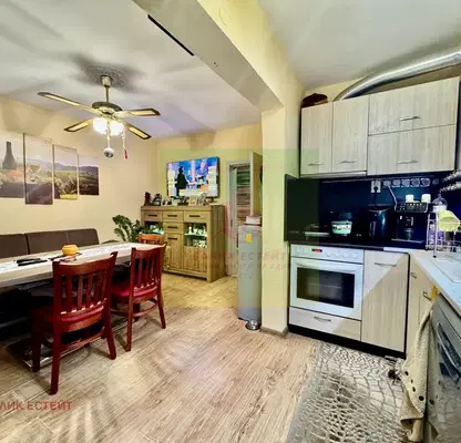 Photo 4 — 3-bedroom apartment in Dobrich, Centyr