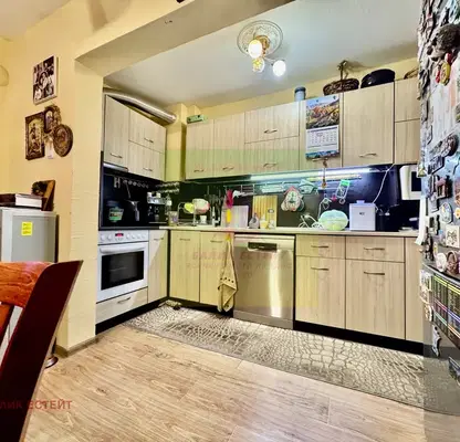 Photo 5 — 3-bedroom apartment in Dobrich, Centyr