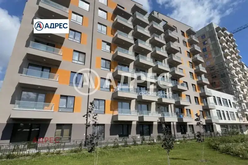 Тристаен апартамент в Кайсиева ина